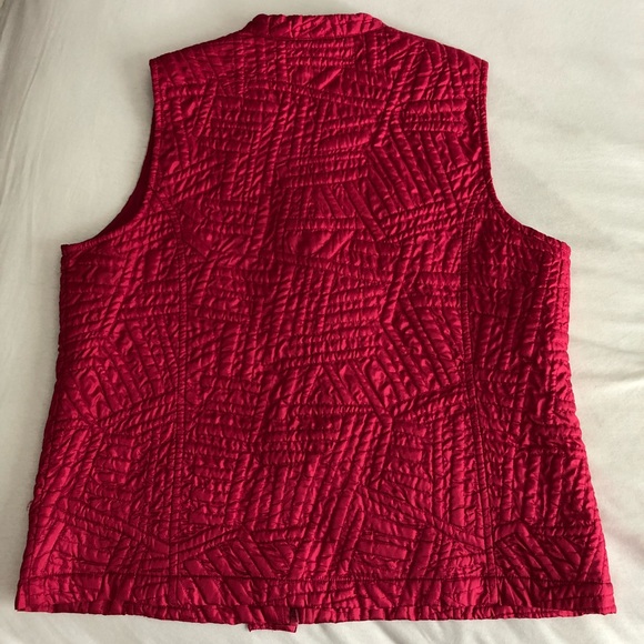 Chico’s Raspberry Light Vest - Picture 3 of 5